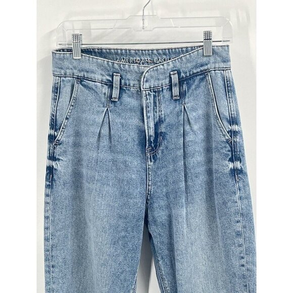 American Eagle Mom Jean Straight Leg Pleated High Rise Light Wash Sz 2 Long - Picture 3 of 8